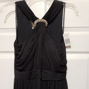 Alex Evenings Dresses - NWT Jeweled Brooch Halter Gown Sz 8 Alex Evenings Dresses - NWT Jeweled Brooch Halter Gown Sz 8